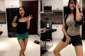 Pada kesempatan kali ini admin akan membehas seputar informasi yang kini sedang viral di media sosial, dan tidak sedikit orang yang sedang mencari video viral tersebut. Disebut Pelakor Inilah Goyangan Ratu Meta Yang Menggoda Netizen Ratu Tahu Bulat
