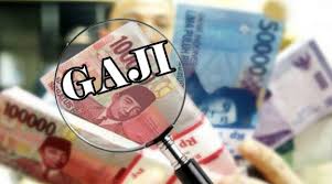 Saya duluh kerja di pabrik triplek malaysia selama 4 tahun gaji waktu itu 3,1 juta per bulannya namun itu tidak pernah cukup untuk kebutuhan keluarga saya karna setiap bulannya harus membayar hutang piutang orang tua di bank, singkat cerita. Diduga Merugi Pabrik Di Temanggung Tak Bisa Bayar Upah Meski Didemo Borobudurnews