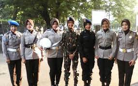 Android lietojumprogramma polwan cantik indonesia wallpaper keren, ko izstrādājusi bimaonline, ir norādīta kategorijā fotoattēli. Foto Polwan Cantik Memperagakan Jilbab Polisi Tribunnews Com Mobile