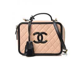 The vanity case is a modern interpretation of a classic train case that were used in the 1950s or featuring gorgeous quilted caviar leather with a stitched interlocking cc on the front flap, this bag signs of wear, with medium scratches visible from a close distance. Chanel Cc Filigree Vanity Case Quilted Diamond Large Beige Black In Caviar With Gold Tone