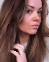 📸 Credits : @faye.bone , Un brushing impeccable 💁‍♀️✨, De retour de la  piscine et déjà en retard pour le resto ? Coiffez vous rapidement grâce à  la Brosse soufflante volumisante DR-2000. 2-en-1, elle ...