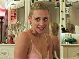 With secret class i can scroll with one hand and scratch my balls with other. All The Surprising Ways That You Re Actually Ruining Your Bras