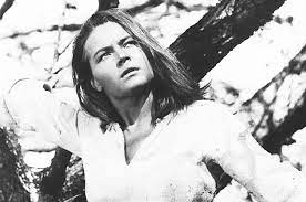 В 1963 году окончила театральное училище им. Lyudmila Chursina Aktrisa Filmografiya Olesya 1970 Rossijskie Aktrisy Kino Teatr Ru