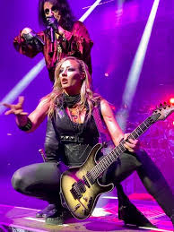 pin by crazyjay on nita strauss guitar girl girls rock nita strauss