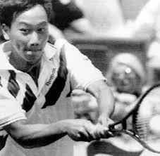 Roland garros 1989 un 17enne michael chang supera il numero uno del mondo ivan lendl in un quarto finale epico ricordato per quel mitico servizio dal basso. Tennis Als Michael Chang Sportgeschichte Schrieb Welt