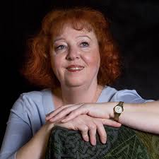 1 THE SINGERS Jean Mackay Having been brought up in Thurso, Jean was  exposed to Gaelic singing from a young age, first at ceili