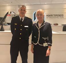 För att kunna förhandsgranska och redigera dina jobbansökningar behöver du först registrera dig. Plikt Och Provningsverket On Twitter Gd Christina Malm Och Brigadgeneral Gabor Nagy Chef For Ledningsstabens Totalforsvarsavdelning Totalforsvarsavdelningen Besokte Idag Rekryteringsmyn Provingsenheten I Stockholm Https T Co Trjasypmet