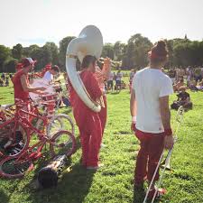 Moop Mama Live Im Englischen Garten Nachste Stationen Max Josephs Platz Und Dann Vor Dem Bellevue Di Monaco Moopmama Official L Munchen Instagram Moop Mama