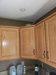 Learn how to give your kitchen the updated look you want these walls colors coordinate with your honey oak cabinets perfectly. Great Color Of Cream To Paint Kitchen Cabinets To Go W Honey Oak Trim