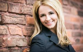 Trainee operations verwahrstelle (m/w/d) am standort düsseldorf. Julia Was Man Leistet Ist Nicht Abhangig Davon Wie Lange Man Im Buro Sitzt Sondern Wie Die Qualitat Der Arbeit Ist Edition F