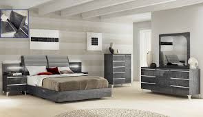 The modern contemporary platform bedroom set features a sophisticated and versatile style. Modern King Bedroom Sets Novocom Top