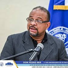 111 aniversario del nacimiento de Pedro Mir (1913-2024) Poeta Nacional de  la República Dominicana. Con gran orgullo, la Biblioteca Pedro Mir recibe  su biblioteca personal.