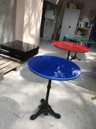 table bistrot en lave emaillee avec pied bistrot en fonte table bistrot table gueridon