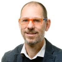 Nederlamd Hoewel ik vermoed dat het een typefout was van Mounir Samuel denk  ik dat hij er de spijker mee op de kop slaat. Nederlamd is verlamd. Verlamd  door de wetenschap dat de huidige manier…