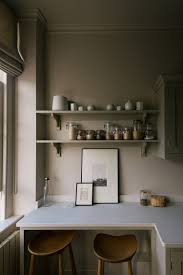 Petite Cuisine D Office Design De Cuisine Etroite Cuisine Devol Cuisine Avec Armoires A Small Galley Kitchens Breakfast Bar Kitchen Interior Design Kitchen