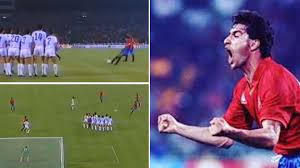 Los bares, restaurantes, cines, museos y salas de conciertos de italia reabrieron este lunes sus puertas. Se Cumplen 30 Anos Del Hat Trick Del Me Lo Merezco De Michel El Segundo Gol Es Arte Marca Com