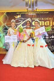 Nursyamira izzati mohd nazir atau lebih dikenali sebagai syamira merupakan seorang finalis yang berjaya memecahkan rekod pencarian dewi remaja kerana menjadi peserta berhijab pertama yang beraksi di pentas final. Hero Dewi Remaja Sabah 2018 Facebook