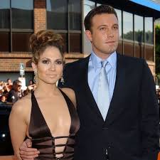 By now, it's no secret that jennifer lopez and ben affleck are a couple once more, more than 17 years after they ended their engagement in january of in the weeks since they first reunited, they've been photographed together in montana, california, and, more recently, miami—where they're renting. Jennifer Lopez Ben Affleck Gemeinsam In Miami Unterwegs Gala De