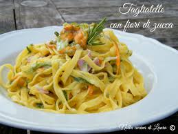 Queste fettuccine alla crema di pistacchio sono velocissime da preparare: Tagliatelle Con Fiori Di Zucca