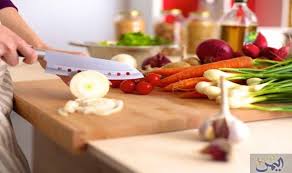 نصائح بسيطة للتخلص من رائحة البصل عن لوح التقطيع الخشب اليمن اليوم