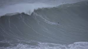 Sie bietet noch heute die möglichkeit entlegene, leere spots zu finden, die zudem wunderschön eingebettet in der wilden, zerklüfteten natur der costa verde liegen. Big Wave Surfing In San Sebastian Surfers Mag