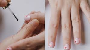 If you can't open your favorite nail polish, try this simple trick to loosen the stubborn lid. How Can I Open A Bottle Of Nail Varnish Which Is Glued Shut And How Does An Elastic Band Help