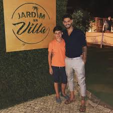 No início de agosto, gonçalo quinaz assinalou o sexto aniversário de nairon, com uma longa dedicatória em que se mostrou disposto a lutar para voltar a ver o filho. Goncalo Quinaz Chora Em Direto Ao Falar Dos Filhos Estou Com Muitas Saudades