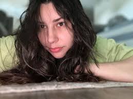 Would anyone be able to make me plz I'm more for a dress up and make up you  can feel free to look at my profile 🤣