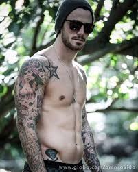 Amor à vida não foi nenhum fenômeno de audiência, mas tampouco fez feio: Felipe Titto Exibe Tatuagens E Corpo Sarado Em Ensaio Fotografico Fotos Em Por Tras Das Cameras Rede Globo Felipe Titto Titto Ensaio Fotografico