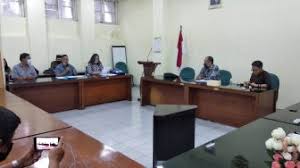 Bagi ortunya tamu itu adalah rejeki dan ini masuk area bisnis jadinya. Spanduk Hut Ke 75 Ri Disebut Mirip Salib Revisi Warganet Ini Viral Suara Jogja