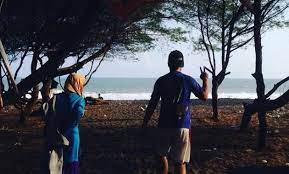 Eh sayangnya petugas penyelamat pantainya nggak ikutan bugil. 10 Foto Pantai Bugel Kulon Progo Harga Tiket Masuk Alamat Rute Lokasi Jejakpiknik Com