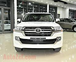Landcruiser 70 stands out from the pack with its bold front fenders and a big front bumper that ties in just nicely with the grille design and headlamps. Toyota Land Cruiser Vxs 5 7 Model 2020 Zero Km Gcc