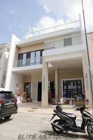 Gorden panjang dengan model yang menjuntai memang identik untuk rumah berukuran besar dan mewah. Inspirasi Desain Rumah Minimalis Mewah Tahun 2020
