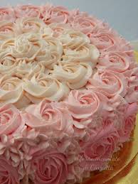 Torta Con Rose Di Crema Il Forno Incantato Torte Decorate Decorazioni Torte Con Panna Torte Idee Torta Di Compleanno