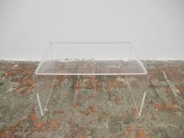 Xxe Siecle Les Invisibles De Marais Table Basse En Plexiglas De Forme Rectangulaire Table Basse En Plexiglas Table Basse Table