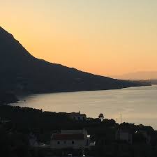 Côte d'azur), γνωστή και ως γαλλική ριβιέρα, είναι τμήμα της νοτιοανατολικής ακτής της γαλλίας που απλώνεται από το κασί μέχρι τα ιταλικά σύνορα (ιταλική ριβιέρα). Kyanh Akth Kalybes Kritikes Estiatoriwn Tripadvisor