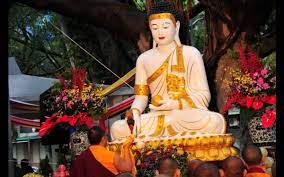 Seperti doa kepada sang budha, tuhan yang maha esa, doa sebelum tidur seperti yang kita ketahui, agama buddha adalah salah satu dari 6 agama yang diakui di indonesia. Tradisi Unik Hari Raya Waisak Di Berbagai Negara Cermati Com