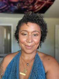 Which shade do you chose for this little jean outfit?