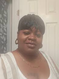 Emerald Cox's Instagram, Twitter & Facebook