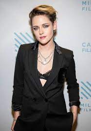 Kristen stewart on set of underwater. Spencer Teaser Trailer Sees Kristen Stewart As Princess Diana