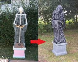 Sie brauchen nur ein altes laken, ein. Halloween Deko Basteln Wie Ein Gruselige Figur Im Garten Zu Gestalten Halloween Deko Selber Machen Halloween Deko Basteln Halloween Deko