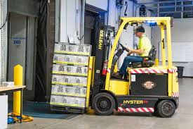 They also have a straight mast that lifts heavy loads vertically. 22 Different Types Of Forklifts For Indoor And Outdoor Work
