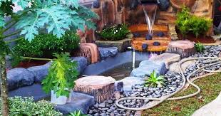 Bila masih ada lahan kosong bisa dibuat kolam ikan dengan gemericik air. Desain Taman Kolam Minimalis Depan Rumah Destaman