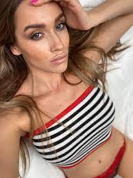 Luxury Girl - Free nude pics, galleries & more at Babepedia
