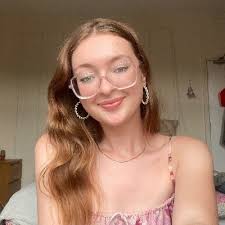 Annabel (@AnnabelBenton_)