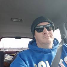 Danny Songer's Instagram, Twitter & Facebook