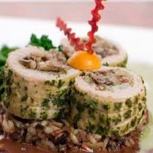Paupiette De Veau Une Recette De Veau Qui Change Et Qui Permet D Apporter Des Saveurs Raffinees Comme La Pistache L Sauce Au Chocolat Recette Veau Recette