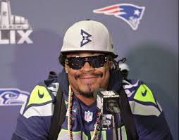 Over the course of his 20 carries for 132 yards and a touchdown, two plays in particular stood out. 15 Gif Reactions To Marshawn Lynch S Cryptic I M Thankful Tweet For The Win