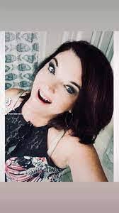 Mona Hendrix's Instagram, Twitter & Facebook