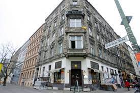Feb 21, 2018·1 min read. Let Them Come To Berlin Correspondent